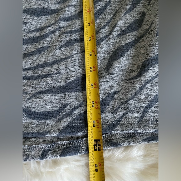 Set of Two Open Shoulder Tops - Picture 6 of 12